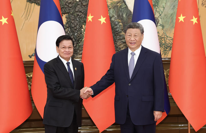 9月4日上午,中共中央总书记、国家主席习近平在北京人民大会堂会见来华出席2025年上海合作组织峰会和纪念中国人民抗日战争暨世界反法西斯战争胜利80周年活动并进行工作访问的老挝人民革命党中央总书记、国家主席通伦。新华社记者 黄敬文 摄