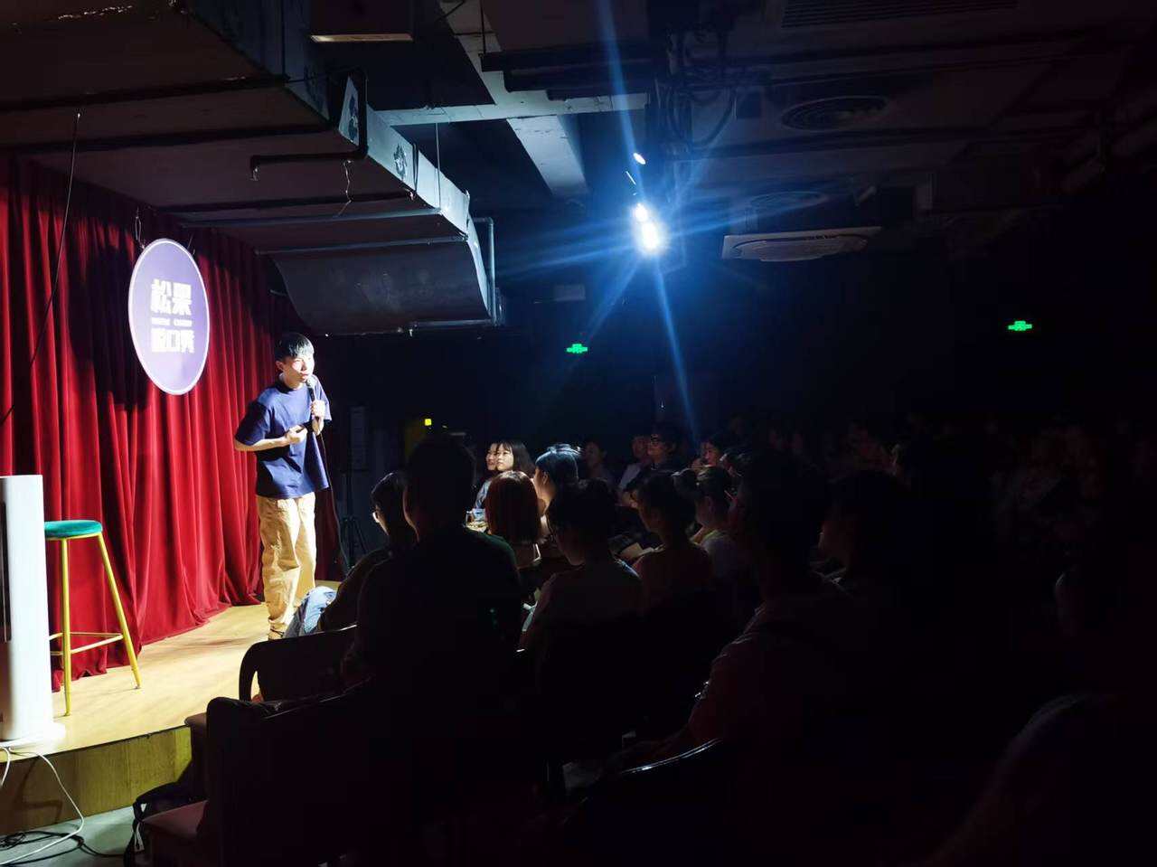 脱口秀演出现场。记者 孙婧宜 摄