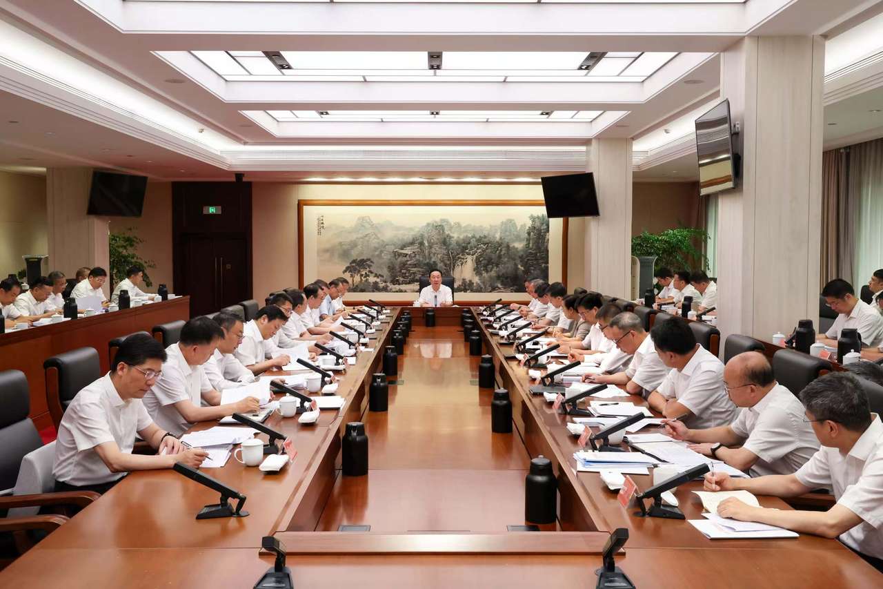 10月9日上午,省委常委会召开会议,省委书记王浩主持。潮新闻记者 李震宇 摄
