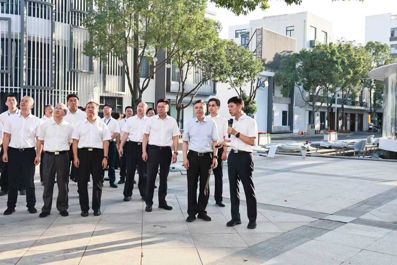 10月11日,省委副书记、省长刘捷带队集体现场考察中国(温州)数安港。潮新闻记者 陆乐 摄