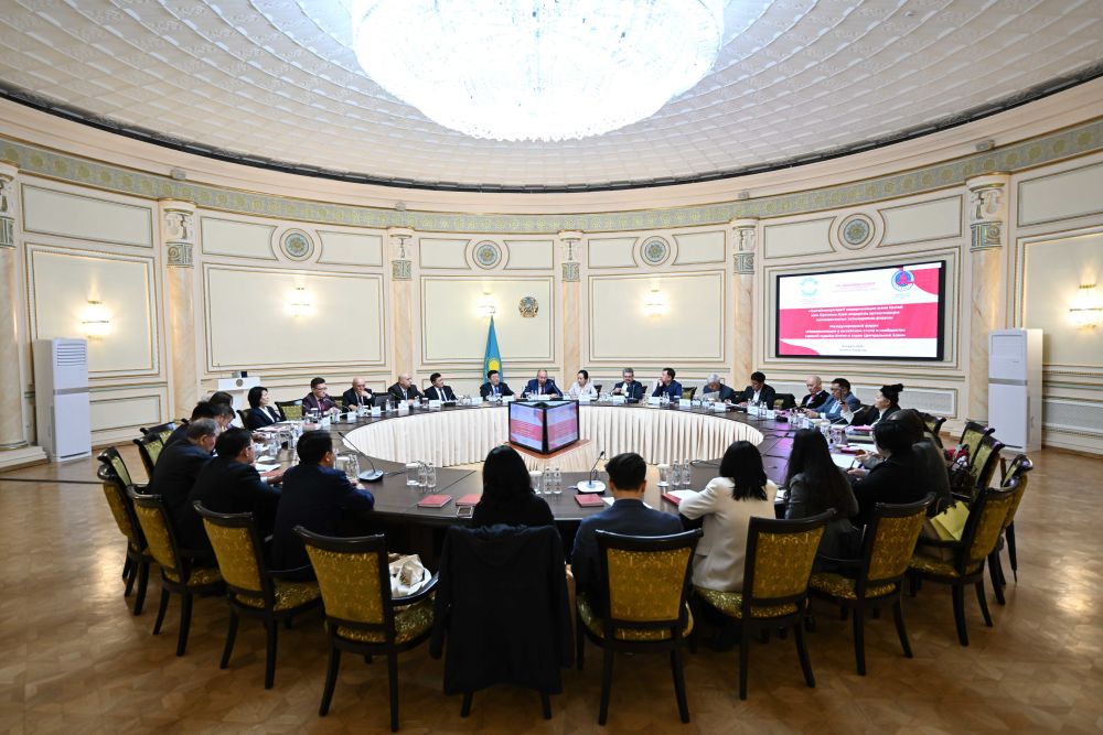 4月16日,“红厅论坛:中国式现代化与中国-中亚命运共同体”在哈萨克斯坦阿拉木图举行。新华社记者 李任滋 摄