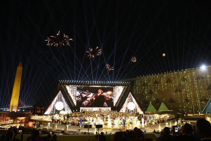 这是11月1日在埃及吉萨拍摄的大埃及博物馆开馆仪式现场。新华社发