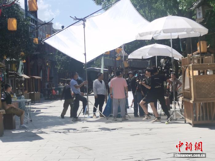 2025年7月,横店华夏文化园里剧组拍摄现场。