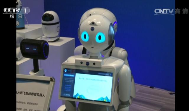 △ 2016年4月26日,习近平总书记考察中国科技大学。这是与总书记互动的机器人“小曼”。(视频截图)