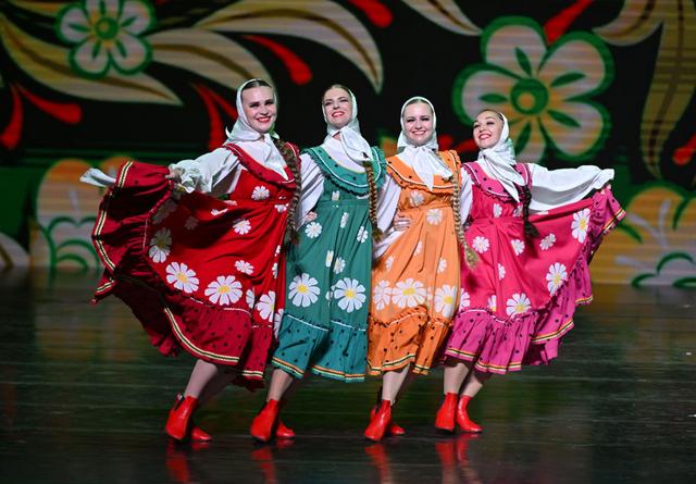 2024年6月22日,2024-2025“中俄文化年”海南岛欢乐节俄罗斯艺术团体巡演在中国海南省海口市举行。新华社记者 郭程 摄