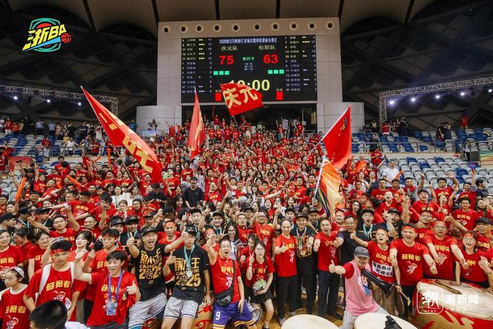 庆元队拿到浙BA丽水赛区冠军。庆元县融媒体中心供图