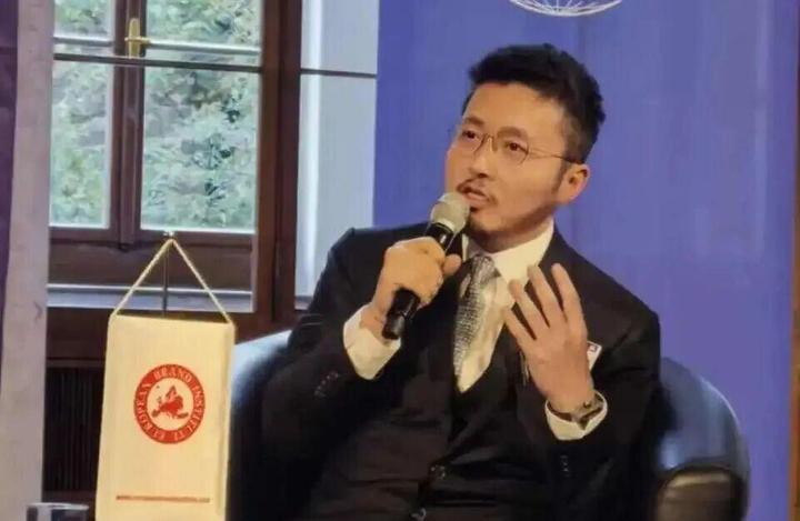 新凤鸣集团股份有限公司董事长庄耀中。省市场监管局供图