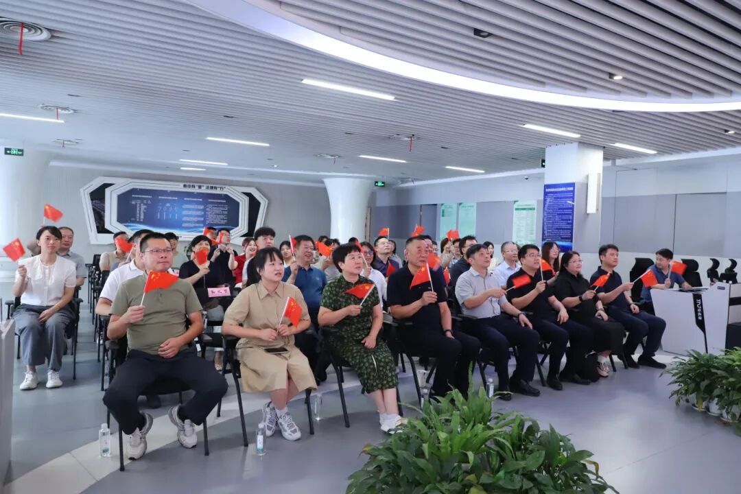 e2828bdd89042e23cc2952bfdcc87b69.jpg